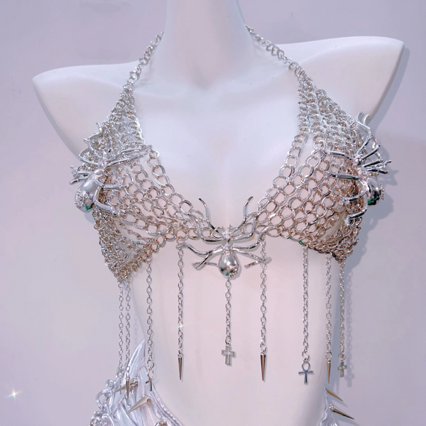 Halter metal chain v neck spider applique top