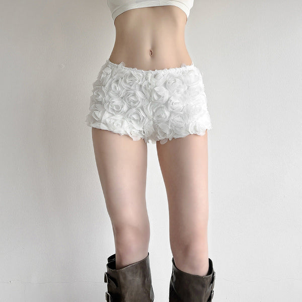 Flower applique low rise solid short pant