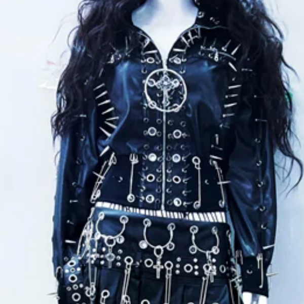 Zip-up o ring long sleeve rivet applique top