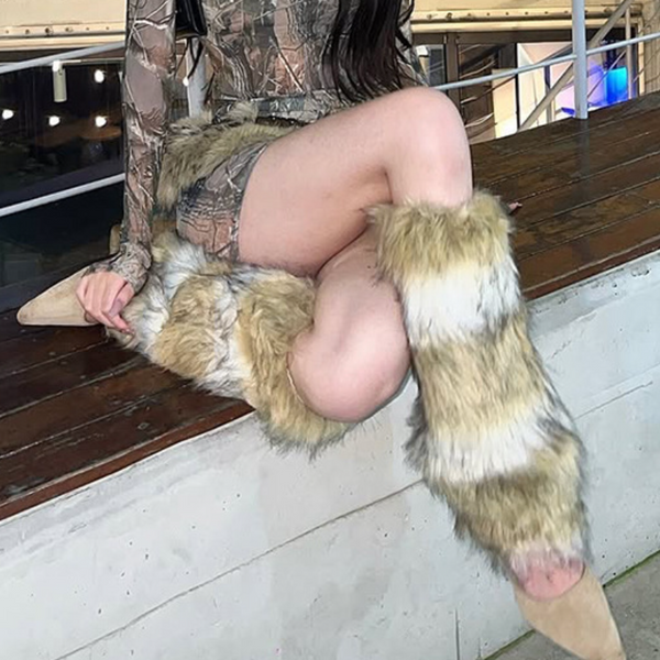 Fluffy contrast leg warmer