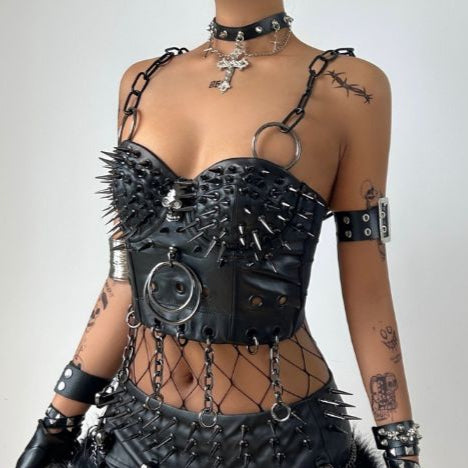 Rivet skull applique o ring cami top