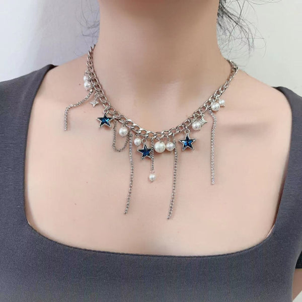 Gargantilla con cadena de metal y perlas artificiales con colgante de estrella