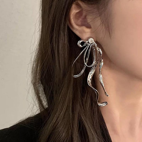 Rhinestone solid bowknot stud earrings