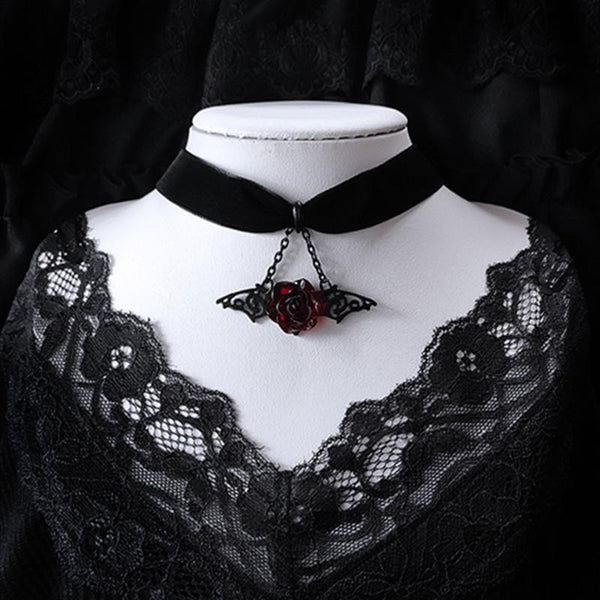 Rose pendant velvet choker necklace